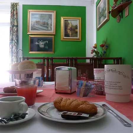Junior Hotel