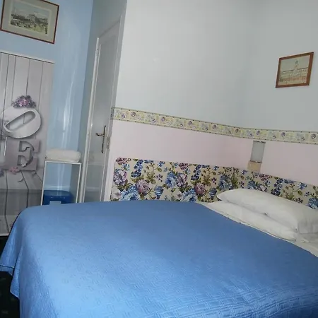 Junior Hotel