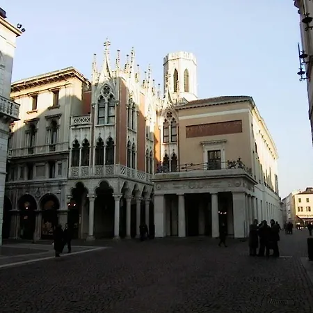 Junior Hotel