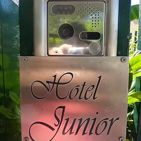 Junior 2*