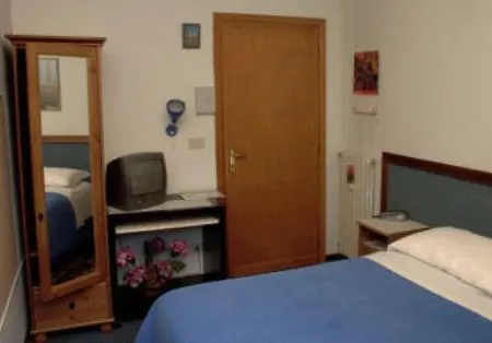 Hotel Junior